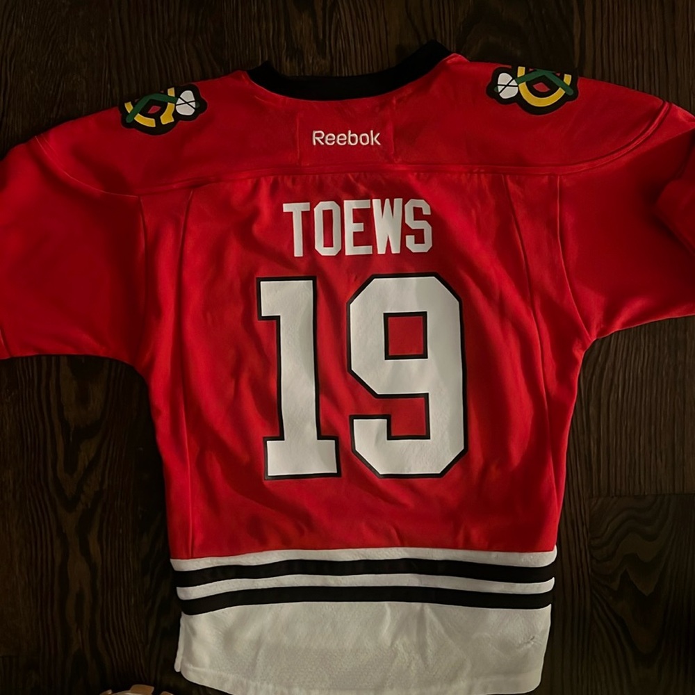 Toews Blackhawks hockey jersey kids size 4-7